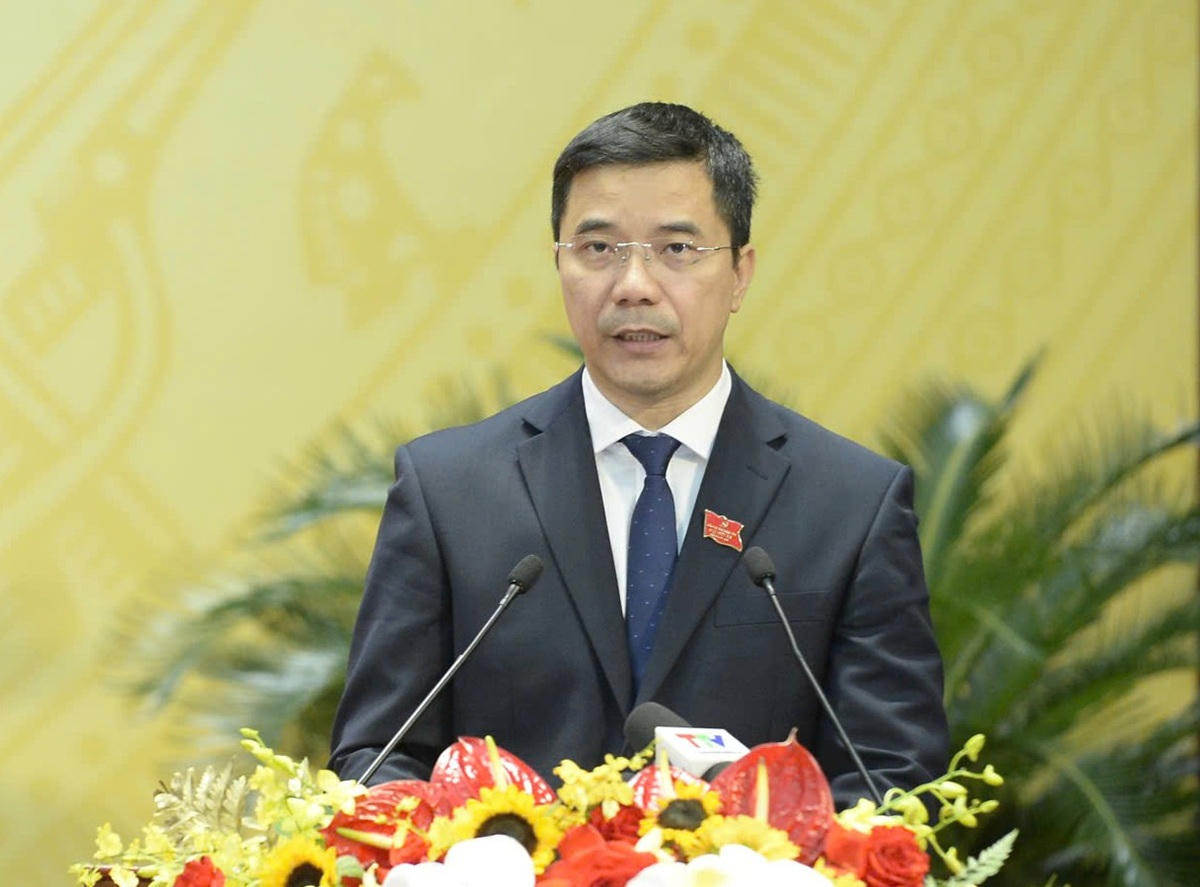 &Ocirc;ng Nguyễn Hồng Phong - Ph&oacute; B&iacute; thư Thường trực Tỉnh ủy Thanh H&oacute;a tr&igrave;nh b&agrave;y b&aacute;o c&aacute;o t&oacute;m tắt thực hiện Nghị quyết Đại hội nhiệm kỳ 2020-2025.