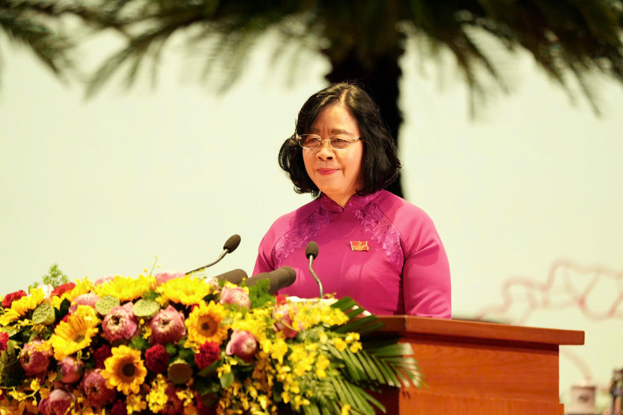 B&iacute; thư Th&agrave;nh uỷ H&agrave; Nội B&ugrave;i Thị Minh Ho&agrave;i ph&aacute;t biểu khai mạc Đại hội.