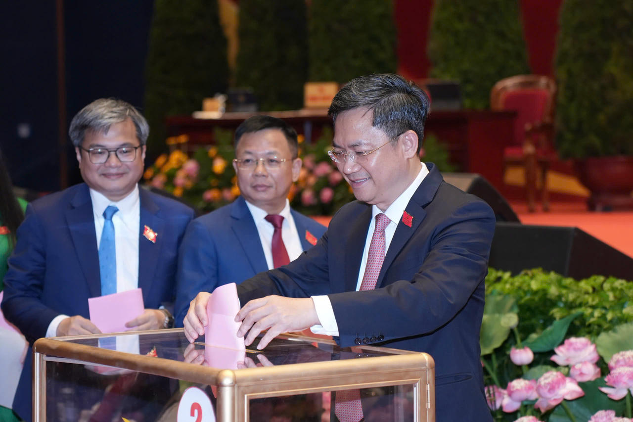 C&aacute;c đại biểu bỏ phiếu bầu Ban Chấp h&agrave;nh Đảng bộ TP H&agrave; Nội nhiệm kỳ 2025-2030.&amp;amp;nbsp;