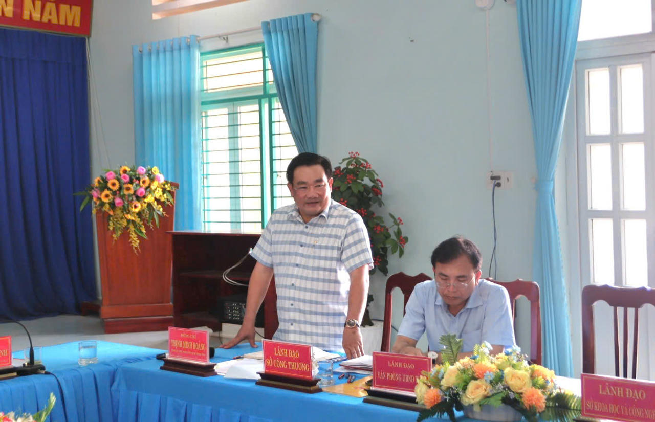 &Ocirc;ng Trịnh Minh Ho&agrave;ng, Ph&oacute; Chủ tịch UBND tỉnh Kh&aacute;nh H&ograve;a, ph&aacute;t biểu tại buổi l&agrave;m việc