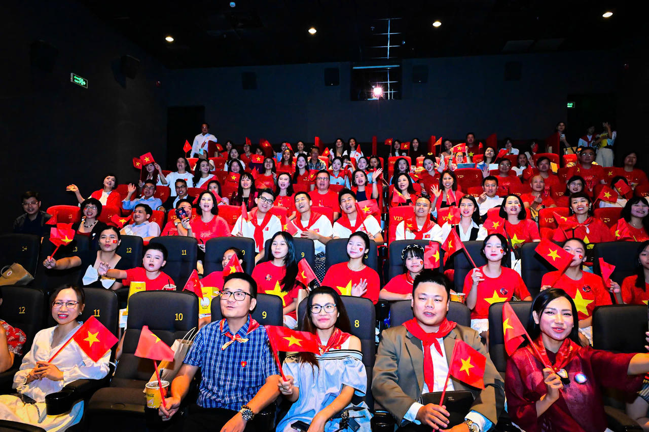 &amp;amp;nbsp;Kh&aacute;n giả đến rạp được h&ograve;a m&igrave;nh trong một &ldquo;concert trong rạp phim&rdquo;&amp;amp;nbsp;(ảnh BTC).