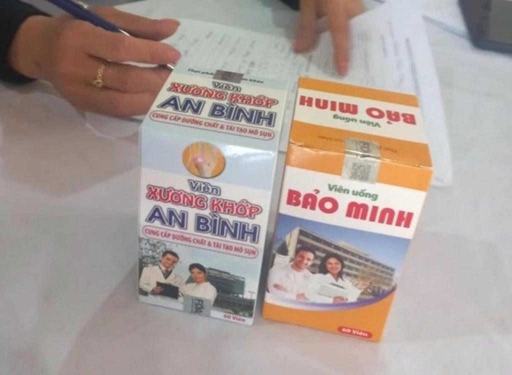 Thực phẩm chức năng được nh&oacute;m Hiền b&aacute;n cho người d&acirc;n với lời quảng c&aacute;o l&agrave; 'thuốc đặc trị' với gi&aacute; cao (ảnh C&ocirc;ng an cung cấp)