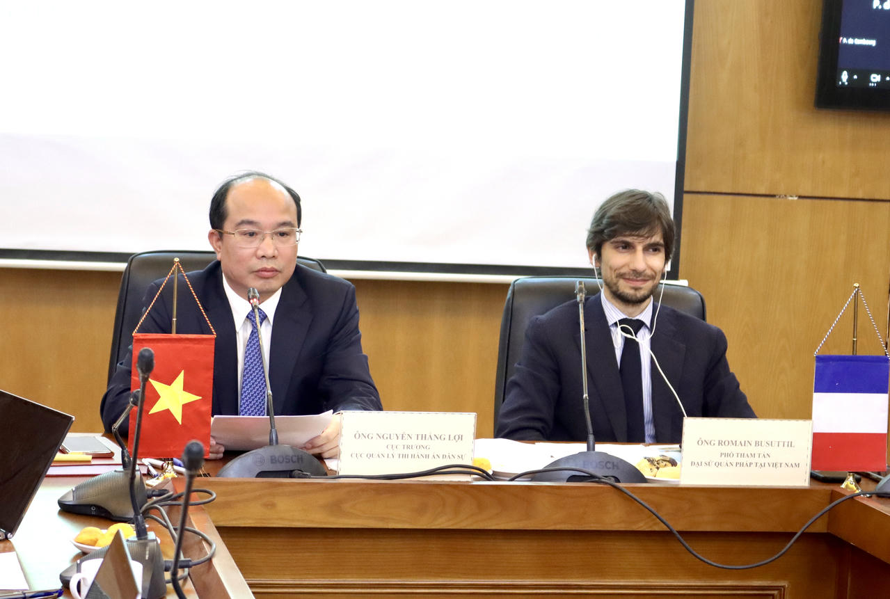Cục trưởng Cục Quản l&yacute; THADS Nguyễn Thắng lợi v&agrave; Ph&oacute; Tham t&aacute;n hợp t&aacute;c v&agrave; hoạt động văn h&oacute;a (Đại sứ qu&aacute;n Ph&aacute;p tại Việt Nam) Romain Busuttil chủ tr&igrave; toạ đ&agrave;m.