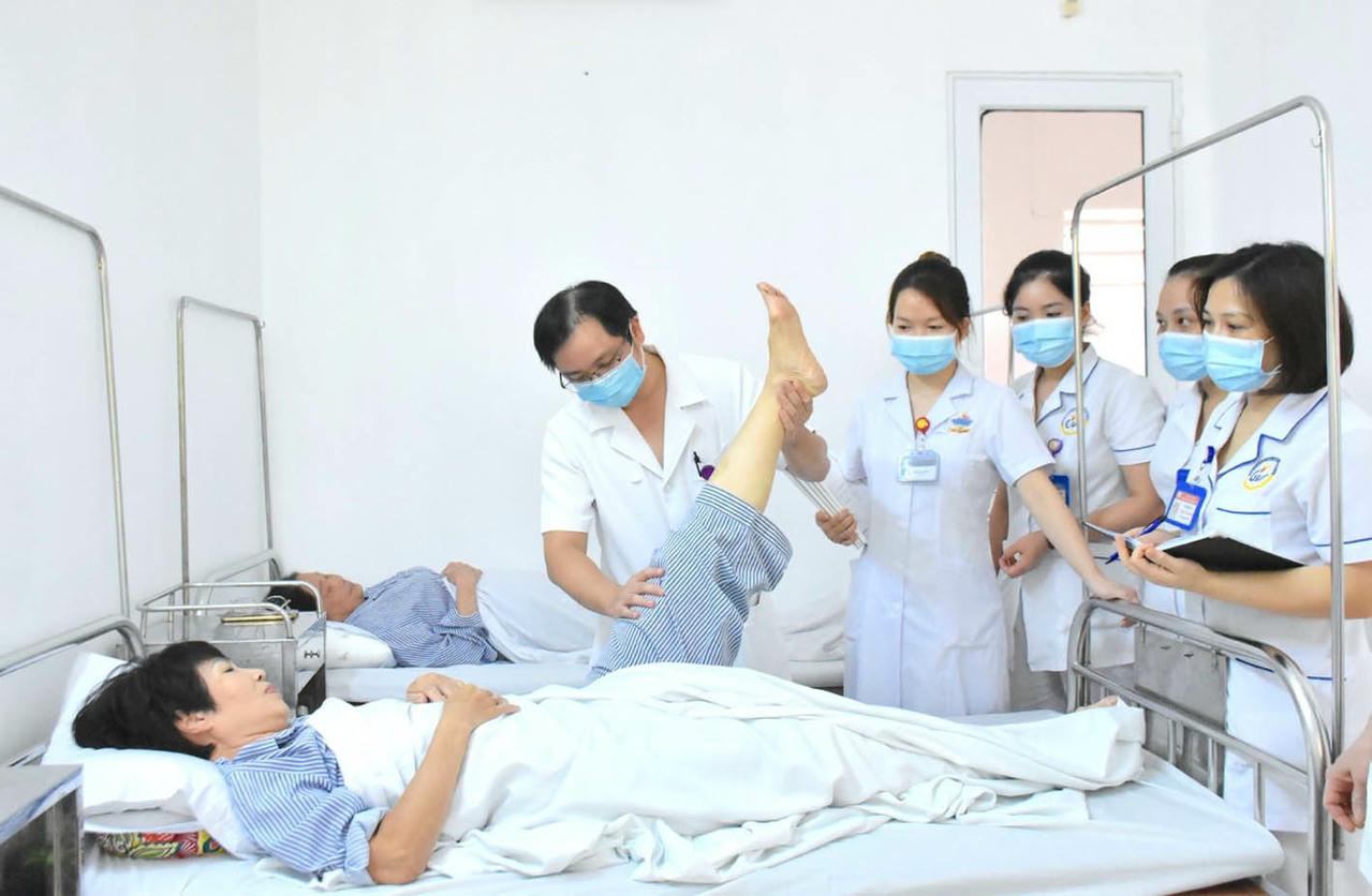 Thiếu hụt nguồn nh&acirc;n lực trong ng&agrave;nh Y tế đ&atilde; v&agrave; đang để lại nhiều hệ lụy.  (Ảnh minh họa - Nguồn: Giaothonghospital.vn)
