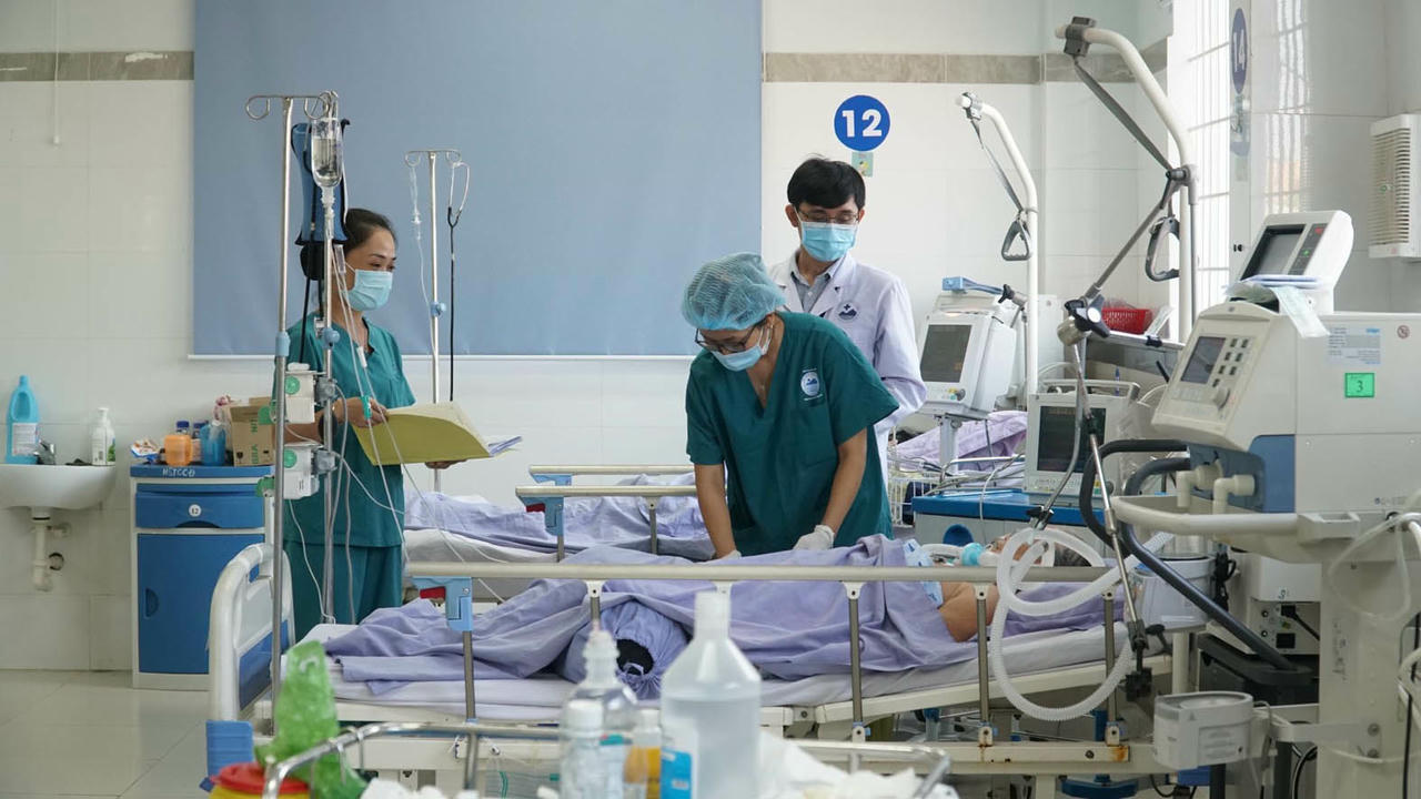 Ng&agrave;nh Y tế Việt Nam đang thiếu hụt nh&acirc;n lực để đ&aacute;p ứng nhu cầu chăm s&oacute;c sức khỏe ng&agrave;y c&agrave;ng tăng.  (Ảnh minh họa - Nguồn: LĐ)