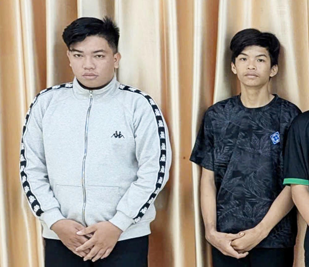 Đối tượng Sơn (b&ecirc;n tr&aacute;i ) v&agrave; Thi&ecirc;n. Ảnh: Ngọc Kỳ.