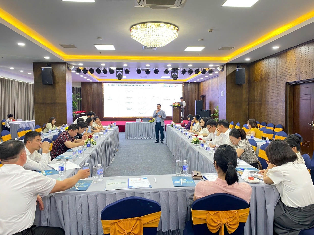 &Ocirc;ng Nguyễn Ngọc Quang &ndash; Đại diện C&ocirc;ng ty cổ phần C&ocirc;ng nghệ UPNEXT b&aacute;o c&aacute;o tại Hội thảo