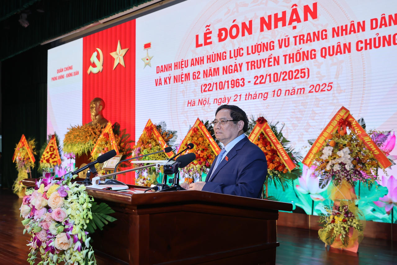 Thủ tướng Phạm Minh Ch&iacute;nh đ&aacute;nh gi&aacute; cao v&agrave; nhiệt liệt biểu dương những chiến c&ocirc;ng, th&agrave;nh t&iacute;ch m&agrave; c&aacute;c thế hệ c&aacute;n bộ, chiến sĩ Qu&acirc;n chủng đ&atilde; đạt được trong 62 năm qua - Ảnh: VGP/Nhật Bắc