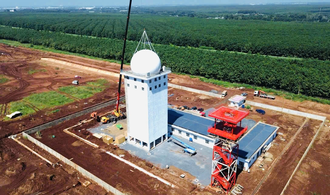 Hệ thống radar gi&aacute;m s&aacute;t tại s&acirc;n bay Long Th&agrave;nh sau khi ho&agrave;n tất lắp đặt.