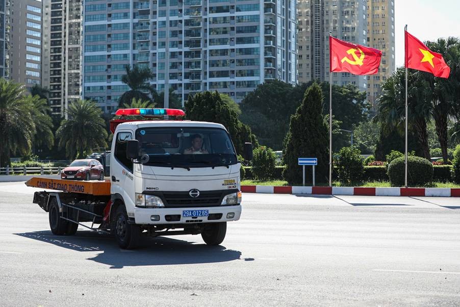 CSGT tăng cường lực lượng, TTKS trên các tuyến, bảo đảm TTATGT.