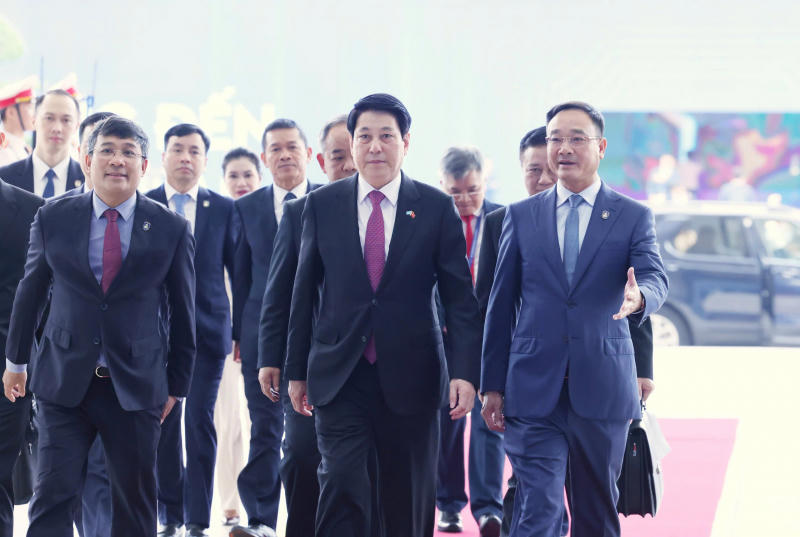 Chủ tịch nước Lương Cường chủ trì Lễ đón các Trưởng đoàn dự Lễ mở ký Công ước Hà Nội Chủ tịch nước Lương Cường chủ trì Lễ đón các Trưởng đoàn dự Lễ mở ký Công ước Hà Nội