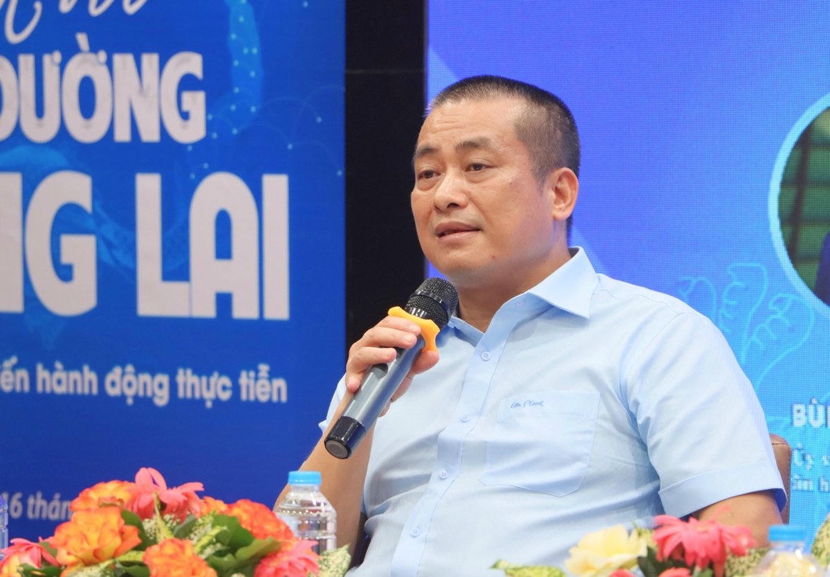Cuốn sách đưa tri thức Việt ra thế giới Nhà văn, nhà nghiên cứu Nguyễn Xuân Tuấn mở rộng tầm nhìn về một nền văn minh số nhân bản. (ảnh PV)