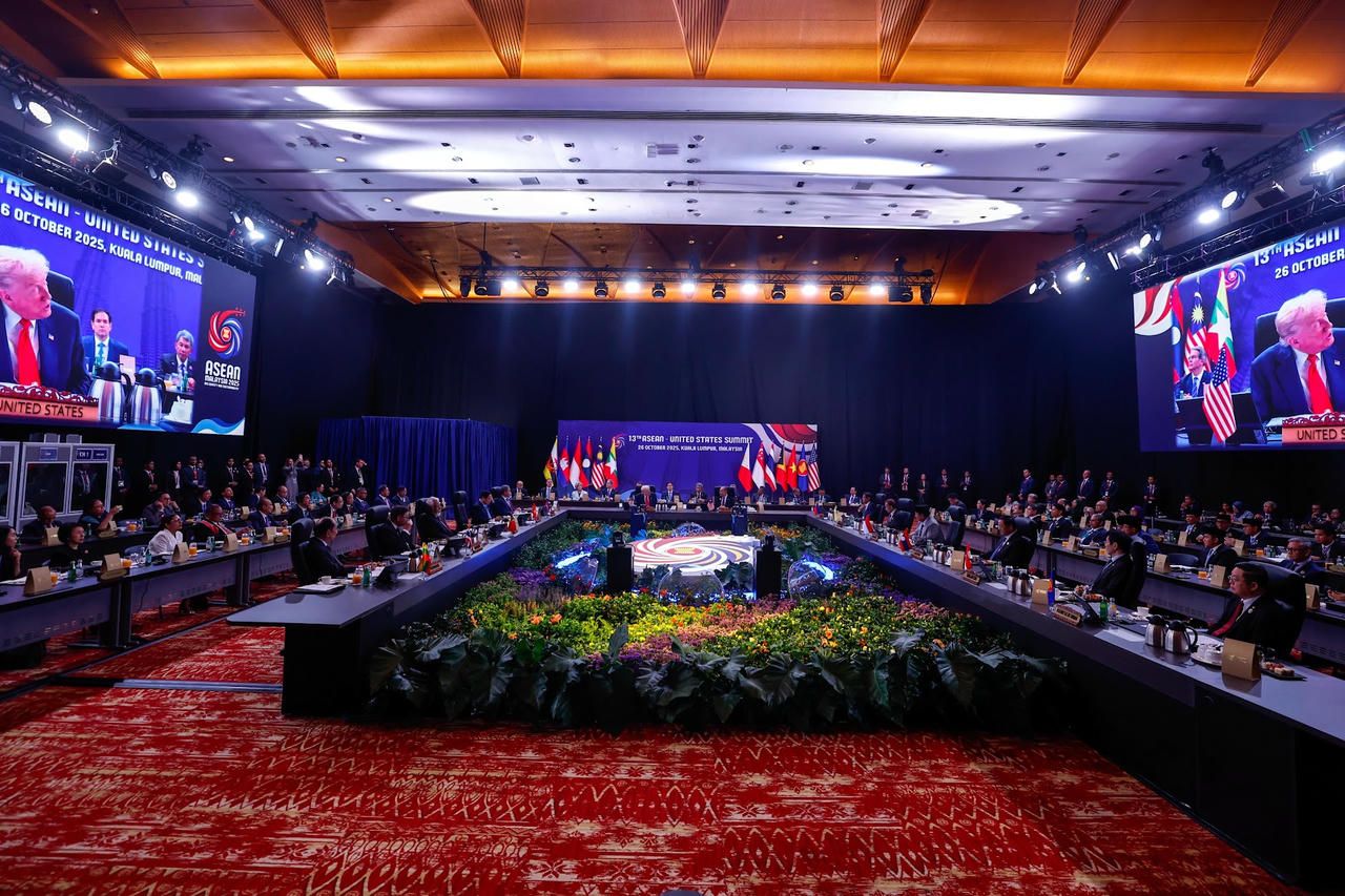 Thủ tướng Phạm Minh Chính đề xuất 4 định hướng lớn trong hợp tác ASEAN - Hoa Kỳ Kết thúc hội nghị, các lãnh đạo ASEAN và Hoa Kỳ đã thông qua 'Tuyên bố Tầm nhìn chung ASEAN-Hoa Kỳ về một khu vực mạnh mẽ, an toàn và thịnh vượng hơn', làm định hướng chiến lược cho hợp tác giai đoạn mới - Ảnh: VGP/Nhật Bắc