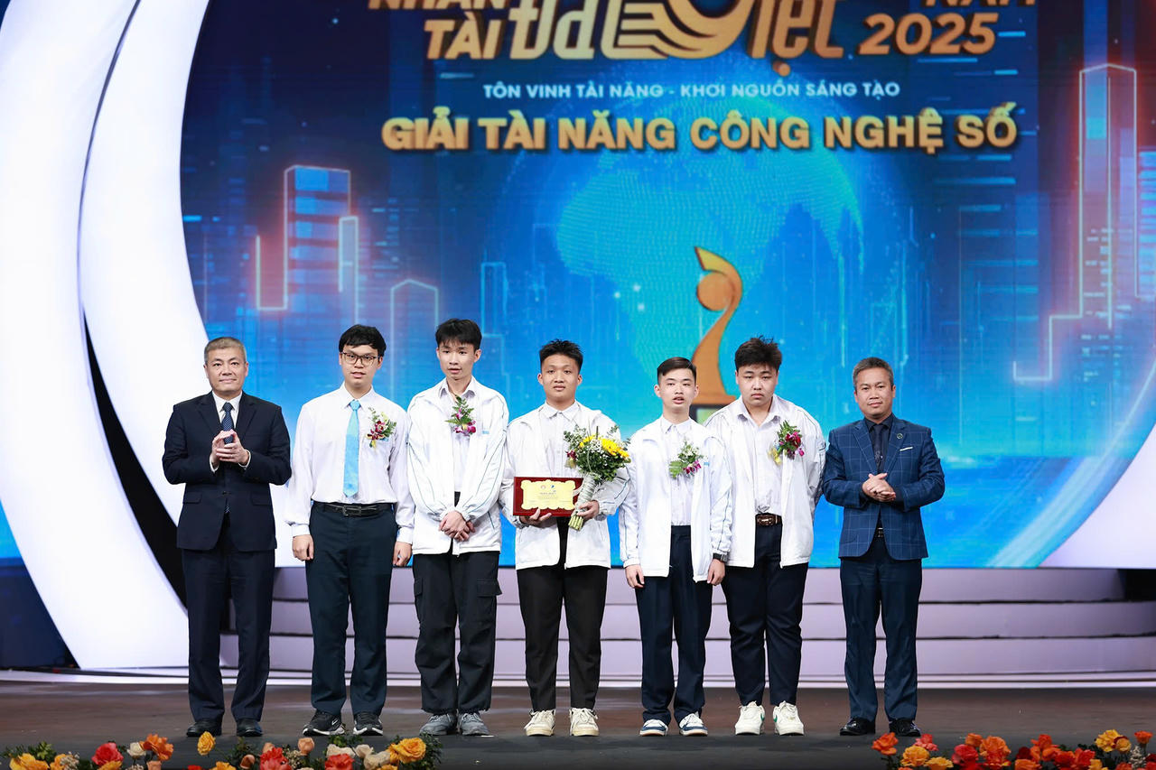 Giải thưởng Nhân tài Đất Việt 2025: Tôn vinh trí tuệ Việt, khơi nguồn sáng tạo vì tương lai đất nước Giải thưởng Tài năng công nghệ số thuộc về Hệ thống hỗ trợ học tập thông minh (Clauto) của Nhóm học sinh Trường Trung học phổ thông chuyên Khoa học Tự nhiên (Ảnh: BTC)