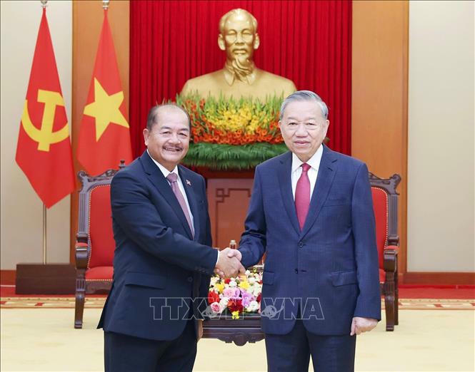Tổng Bí thư Tô Lâm tiếp Đoàn đại biểu Đảng Nhân dân Cách mạng Lào Tổng Bí thư Tô Lâm tiếp đồng chí Kikeo Khaykhamphithoune, Ủy viên Bộ Chính trị, Phó Thủ tướng Lào. Ảnh: Thống Nhất/TTXVN