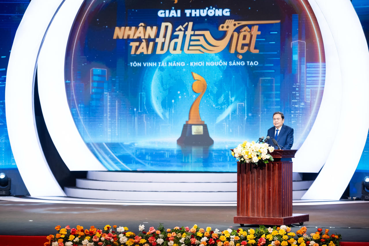Giải thưởng Nhân tài Đất Việt 2025: Tôn vinh trí tuệ Việt, khơi nguồn sáng tạo vì tương lai đất nước Chủ tịch Quốc hội Trần Thanh Mẫn phát biểu chỉ đạo tại buổi lễ (Ảnh: BTC)