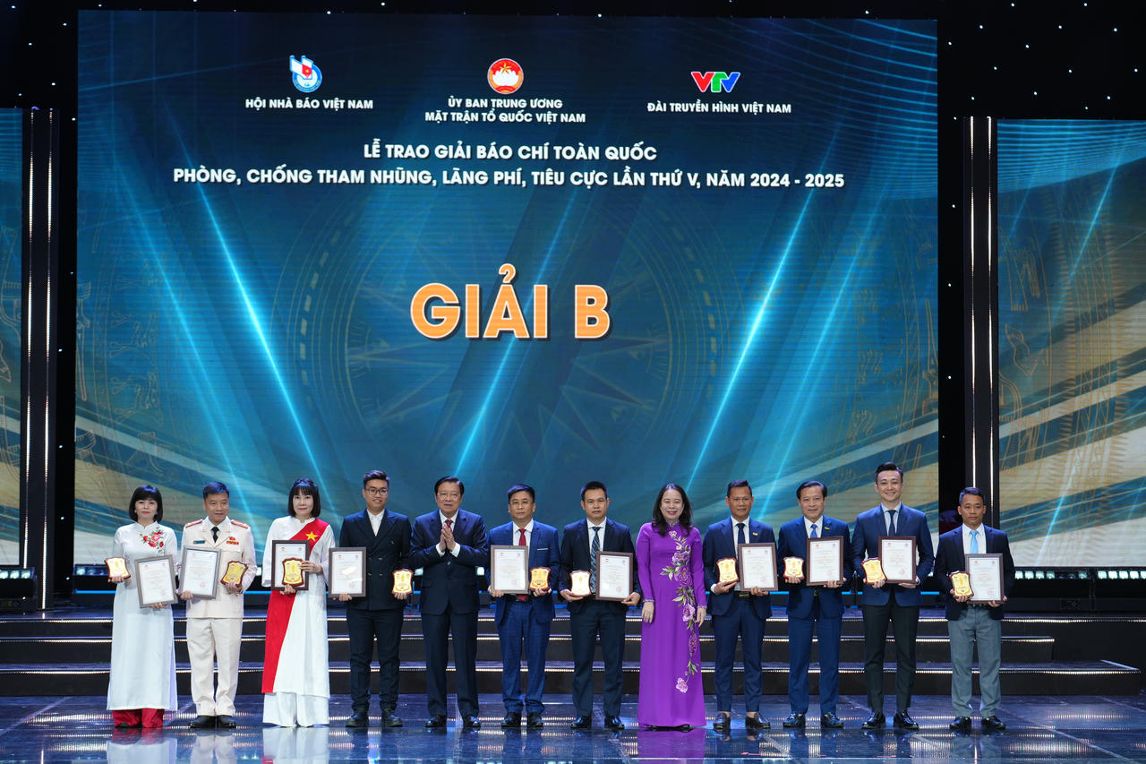 Báo PLVN đạt giải B và C Giải báo chí toàn quốc phòng chống tham nhũng, lãng phí, tiêu cực Báo PLVN có loạt bài 5 kỳ “Chống lãng phí, tiêu cực trong xây dựng và thực thi pháp luật: Đòi hỏi cấp bách” của tác giả Lương Thị Vân Anh – Phó trưởng Ban Thời sự Nội chính đạt giải B. (Ảnh: H.G)