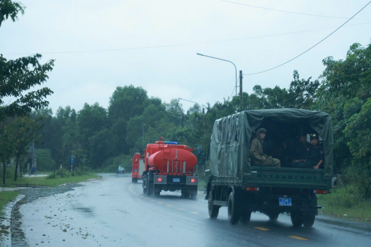 Xe chở bồn cùng các vật chuyên dụng được trang bị phục vụ công tác khắc phục - Ảnh Công an Quảng Trị. Xe chở bồn cùng các vật chuyên dụng được trang bị phục vụ công tác khắc phục - Ảnh Công an Quảng Trị.