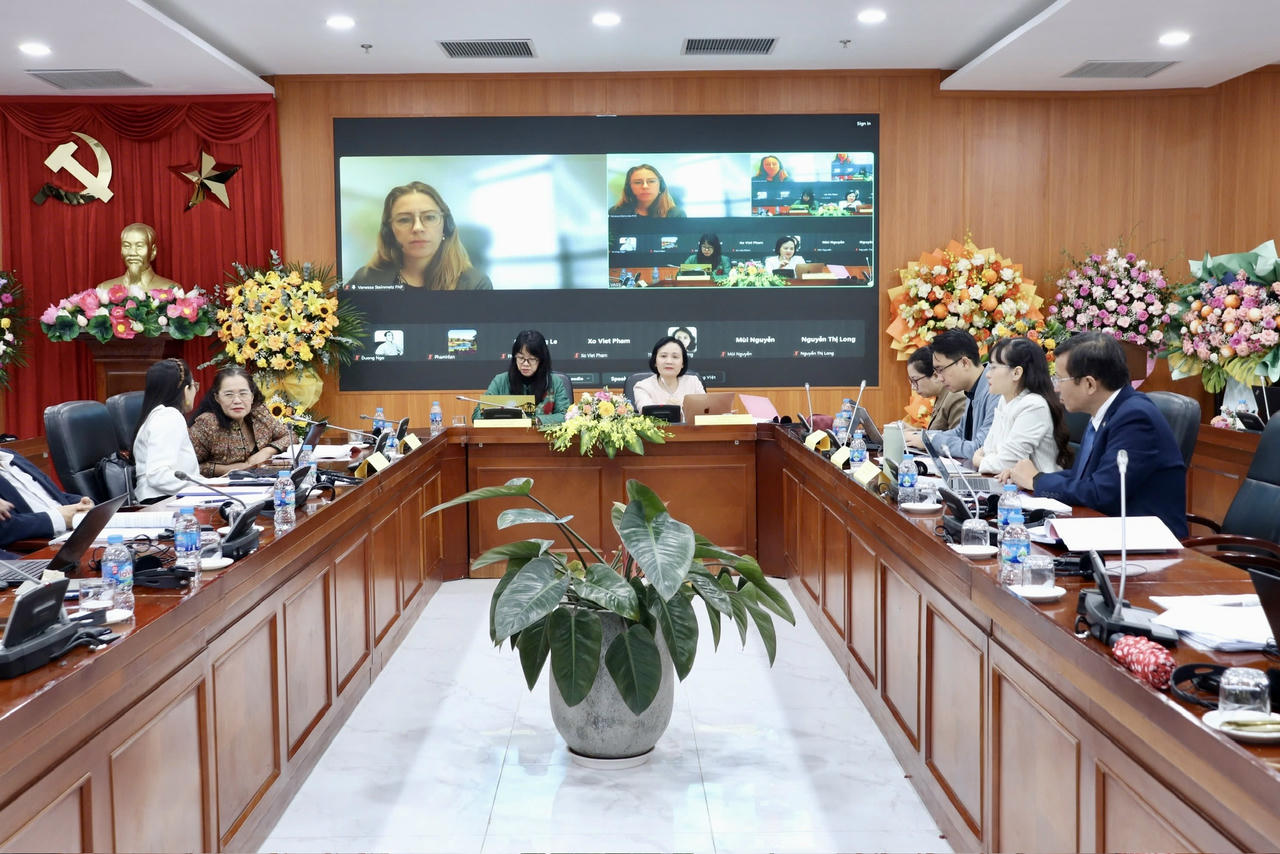 Hoàn thiện thể chế pháp luật phát triển thị trường lao động tăng cường năng lực cạnh tranh quốc gia Quang cảnh Hội thảo.