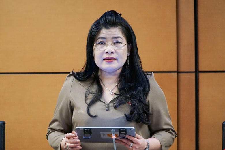 Đại biểu Đ&agrave;ng Thị Mỹ Hương  (Đo&agrave;n Kh&aacute;nh H&ograve;a).