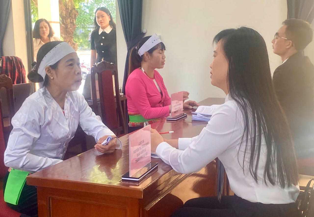 Truyền th&ocirc;ng, ch&iacute;nh s&aacute;ch hỗ trợ người d&acirc;n thay đổi tư duy x&oacute;a ngh&egrave;o. (Nguồn: PV)