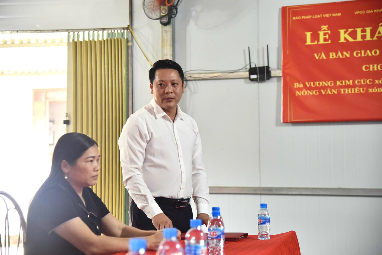 &Ocirc;ng Nguyễn Trung Hiếu, Chủ tịch UBND x&atilde; Hưng Đạo ph&aacute;t biểu tại buổi lễ. (Ảnh: Thanh T&ugrave;ng)