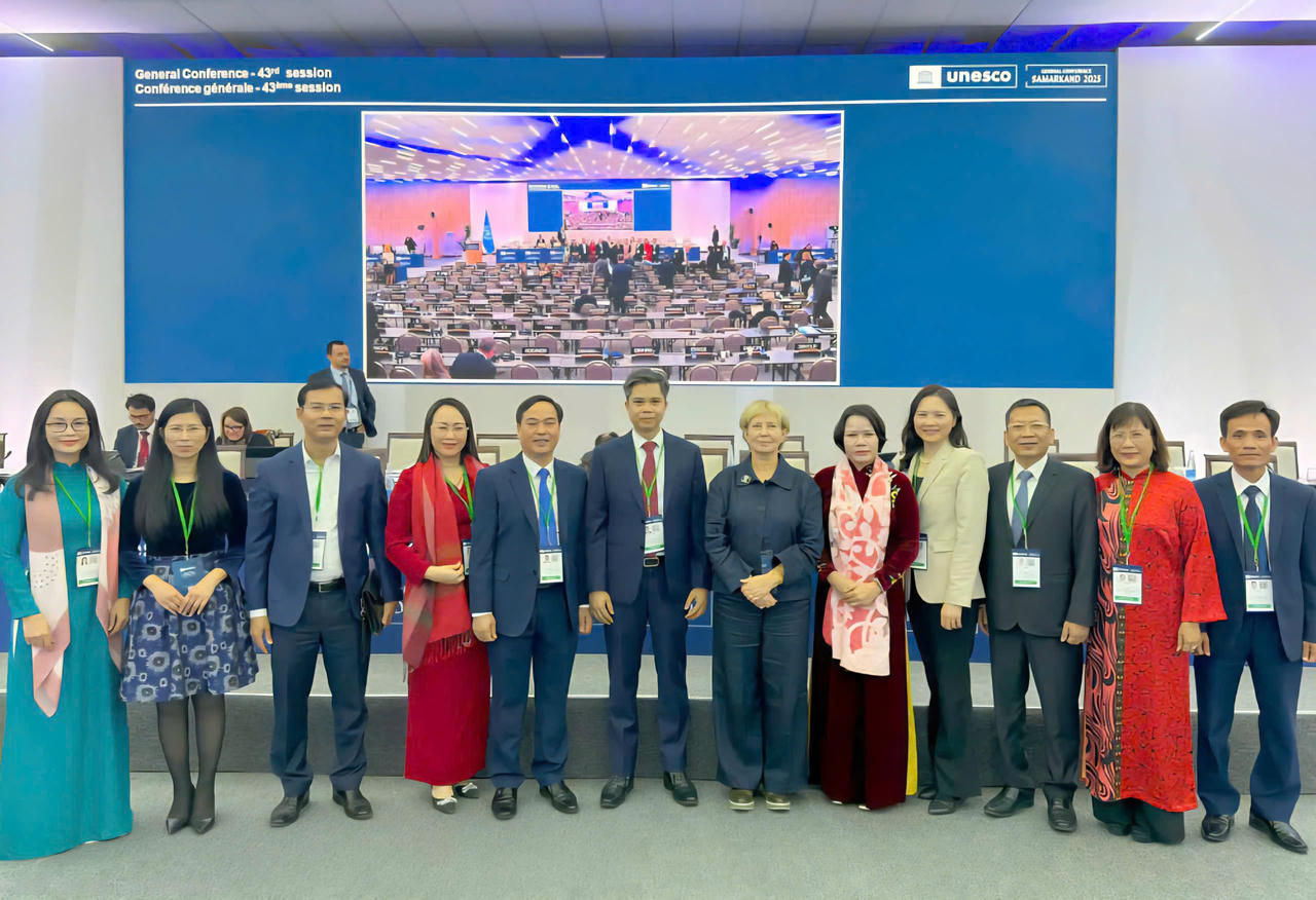Đo&agrave;n c&ocirc;ng t&aacute;c tỉnh Hưng Y&ecirc;n tham dự Kỳ họp lần thứ 43 Đại hội đồng UNESCO c&ugrave;ng c&aacute;c đại biểu quốc tế.