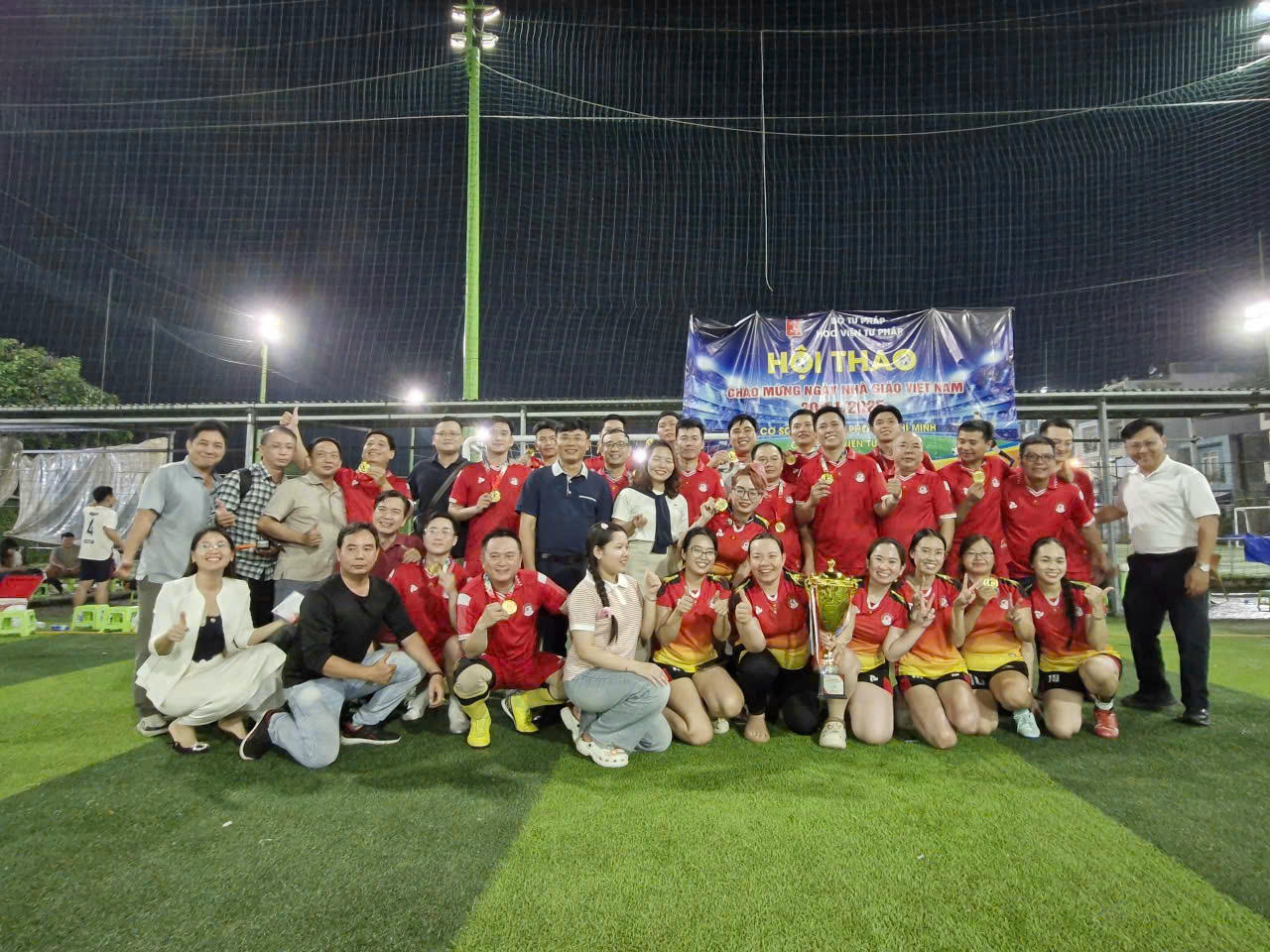 Học viện Tư ph&aacute;p cơ sở TP Hồ Ch&iacute; Minh đ&atilde; tổ chức Giải b&oacute;ng đ&aacute; nam - nữ với sự tham gia của hơn 250 vận động vi&ecirc;n