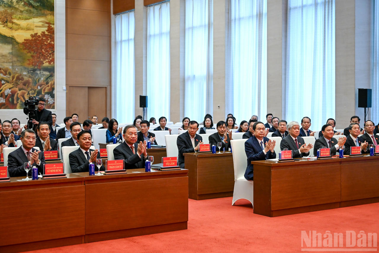 Tổng B&iacute; thư T&ocirc; L&acirc;m, Chủ tịch Quốc hội Trần Thanh Mẫn, Thường trực Ban B&iacute; thư Trần Cẩm T&uacute; v&agrave; c&aacute;c đồng ch&iacute; l&atilde;nh đạo Đảng, Nh&agrave; nước dự buổi lễ. Ảnh: nhandan.vn