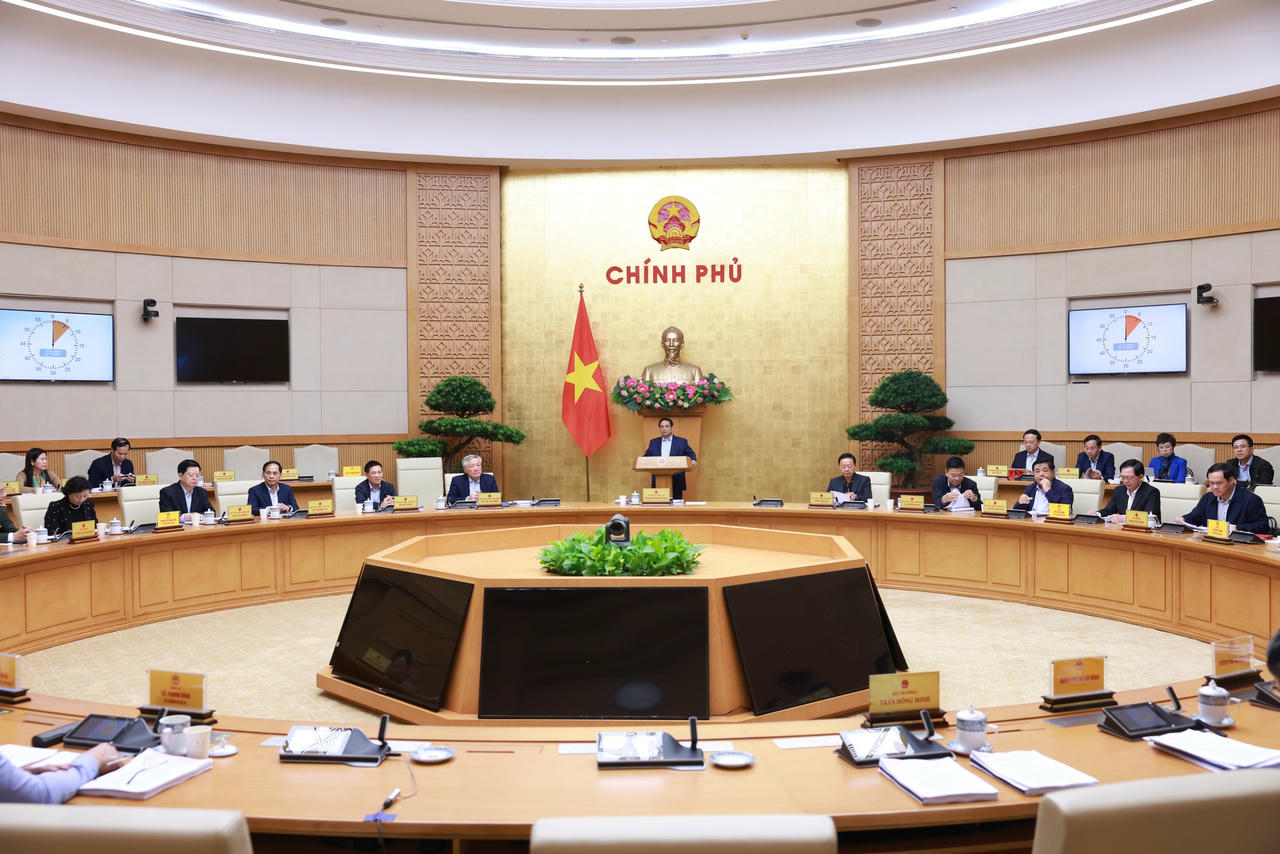 Thủ tướng Phạm Minh Ch&iacute;nh chủ tr&igrave; Phi&ecirc;n họp. Ảnh: VGP