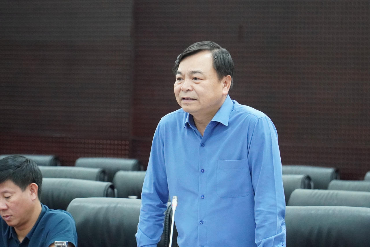 Thứ trưởng Bộ NN&amp;amp;amp;MT Nguyễn Ho&agrave;ng Hiệp y&ecirc;u cầu khẩn trương hạ thấp mực nước c&aacute;c hồ thủy điện lớn tr&ecirc;n lưu vực s&ocirc;ng Vu Gia - Thu Bồn. (Ảnh: Cục Quản l&yacute; đ&ecirc; điều v&agrave; Ph&ograve;ng, chống thi&ecirc;n tai)