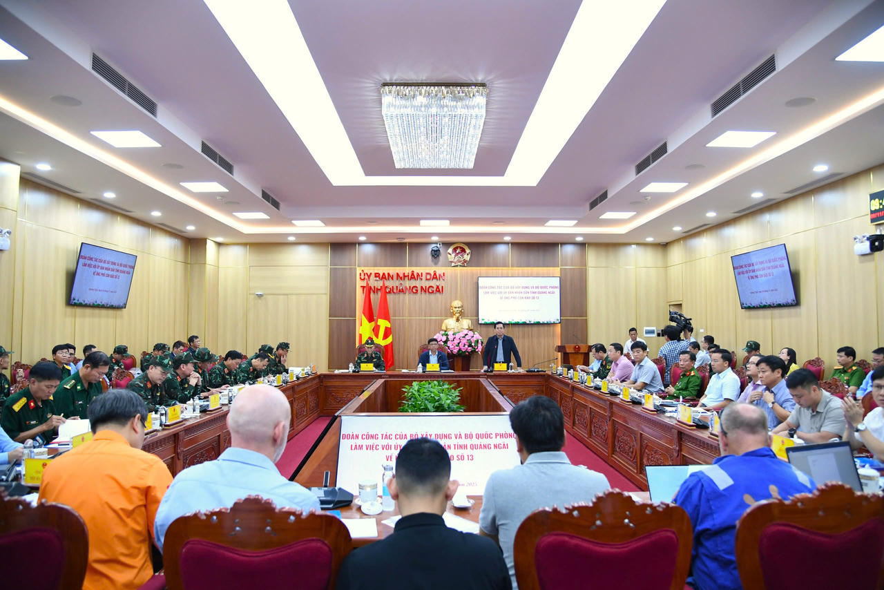 Quang cảnh buổi l&agrave;m việc.&amp;amp;nbsp;