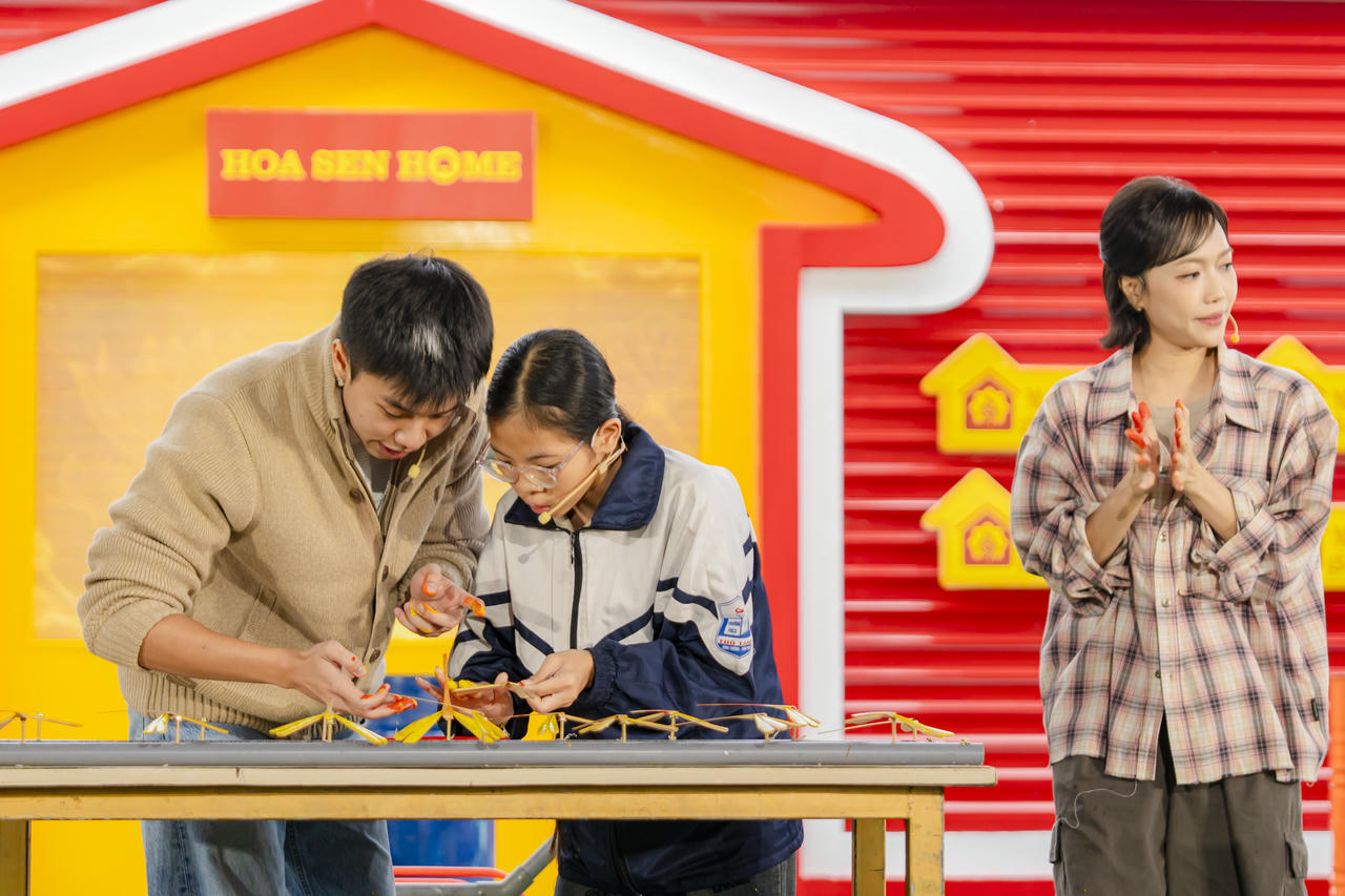 Kh&ocirc;ng chỉ mang lại niềm vui cho c&aacute;c kh&aacute;n giả tại trường quay, Diệu Nhi v&agrave; Long Vũ c&ograve;n nỗ lực vượt qua thử th&aacute;ch để mang về tiền thưởng cho c&aacute;c em nhỏ.