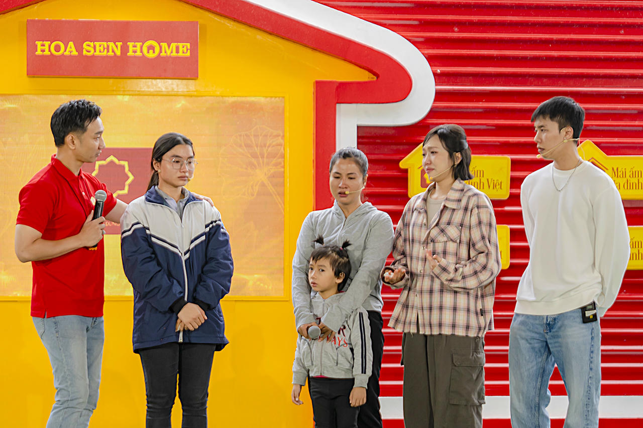 MC Th&agrave;nh Trung chia sẻ niềm hạnh ph&uacute;c khi lần đầu đảm nhận vai tr&ograve; dẫn dắt một chương tr&igrave;nh gi&agrave;u t&iacute;nh nh&acirc;n văn như &ldquo;M&aacute;i ấm gia đ&igrave;nh Việt&rdquo;.