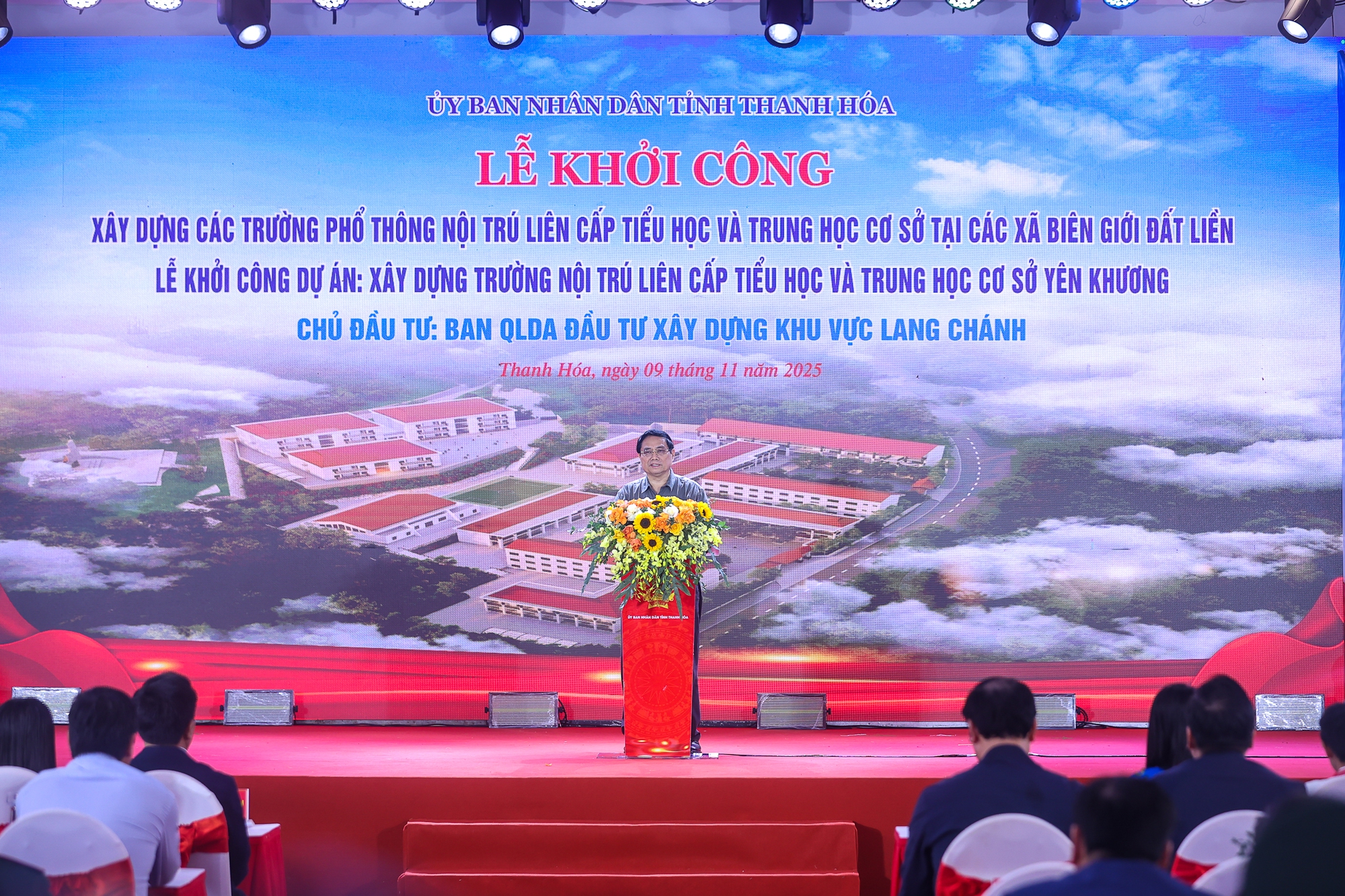 Thủ tướng đề nghị c&aacute;c cấp ủy Đảng, ch&iacute;nh quyền, c&aacute;c đơn vị thi c&ocirc;ng, c&aacute;c cơ quan li&ecirc;n quan cần tu&acirc;n thủ '5 bảo đảm' trong đầu tư, x&acirc;y dựng c&aacute;c trường - Ảnh: VGP/Nhật Bắc