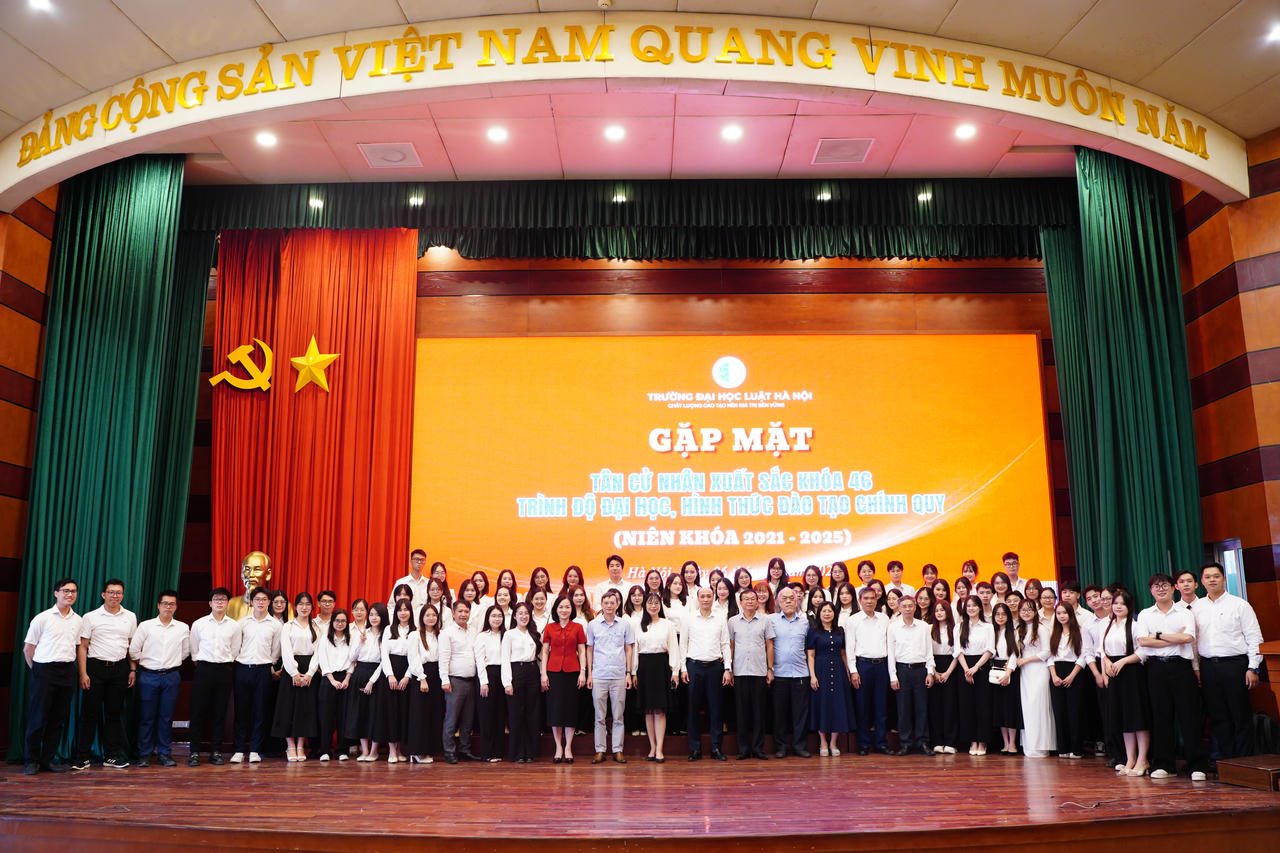 Gặp mặt t&acirc;n cử nh&acirc;n xuất sắc Kh&oacute;a 46 tr&igrave;nh độ đại học, h&igrave;nh thức đ&agrave;o tạo ch&iacute;nh quy.