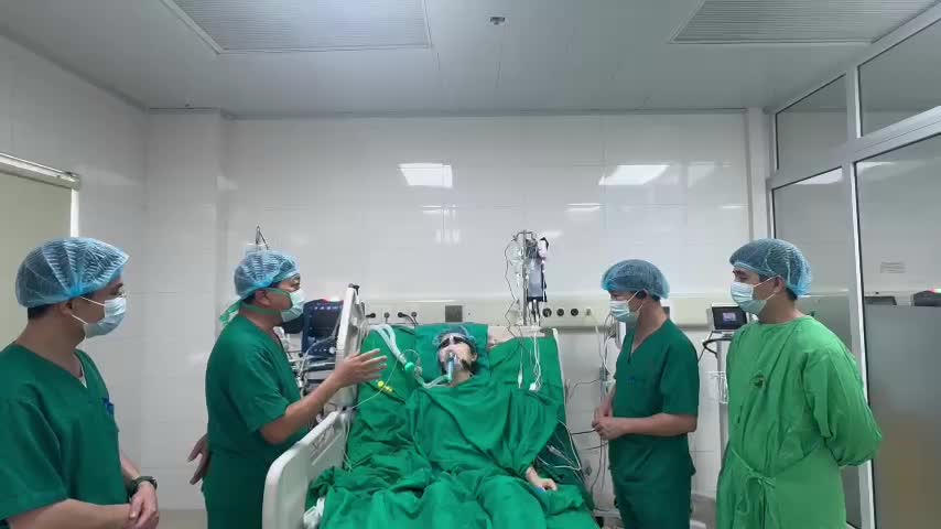 Bệnh nh&acirc;n sau ca phẫu thuật gh&eacute;p phổi.