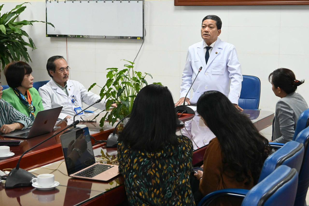 TS.BS Đinh Văn Lượng chia sẻ th&ocirc;ng tin với ph&oacute;ng vi&ecirc;n b&aacute;o ch&iacute; chiều 11/11.