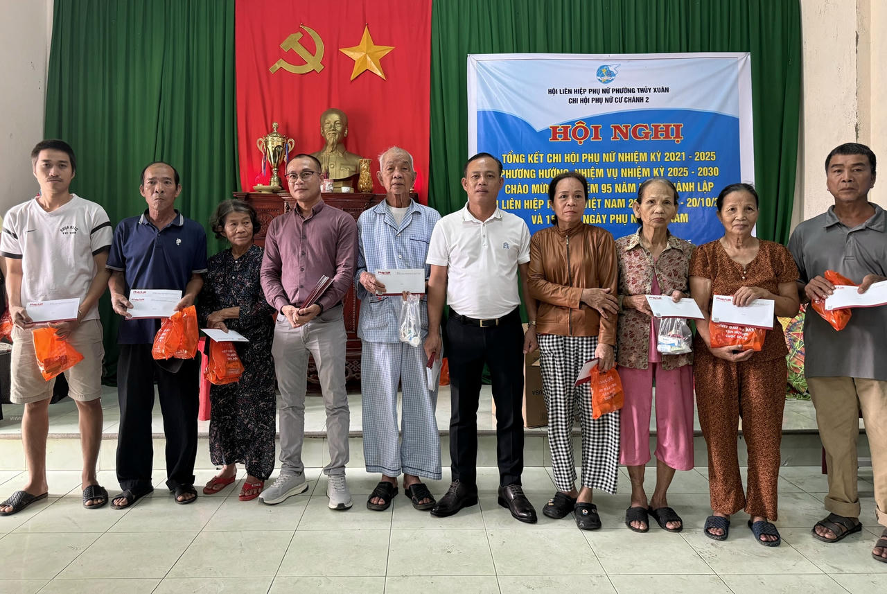 Mỗi điểm đến của đo&agrave;n đều đọng lại nhiều cảm x&uacute;c. Kh&ocirc;ng ồn &agrave;o, kh&ocirc;ng h&igrave;nh thức, những lời động vi&ecirc;n ch&acirc;n th&agrave;nh trở th&agrave;nh thứ ng&ocirc;n ngữ của sẻ chia