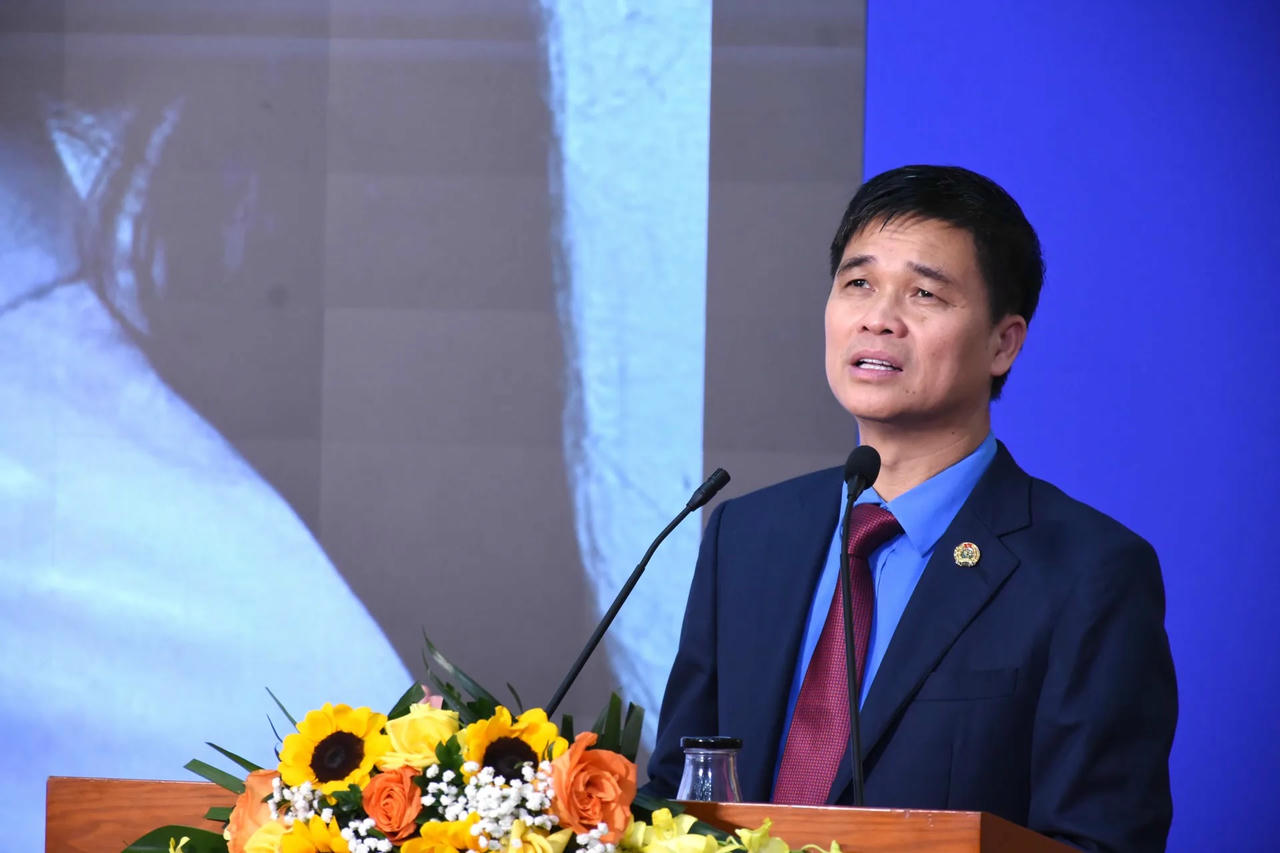 Ph&oacute; Chủ tịch Tổng LĐLĐ Việt Nam Ngọ Duy Hiểu phát bi&ecirc;̉u.