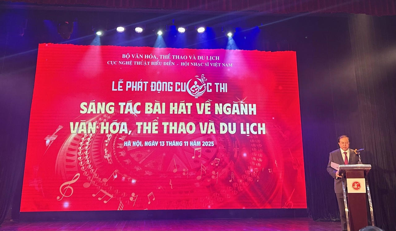 Thứ trưởng Bộ VH-TT&amp;amp;amp;DL Tạ Quang Đ&ocirc;ng tại lễ ph&aacute;t động cuộc thi s&aacute;ng t&aacute;c b&agrave;i h&aacute;t về ng&agrave;nh Văn h&oacute;a, Thể thao v&agrave; Du lịch (ảnh Th&ugrave;y Dương).
