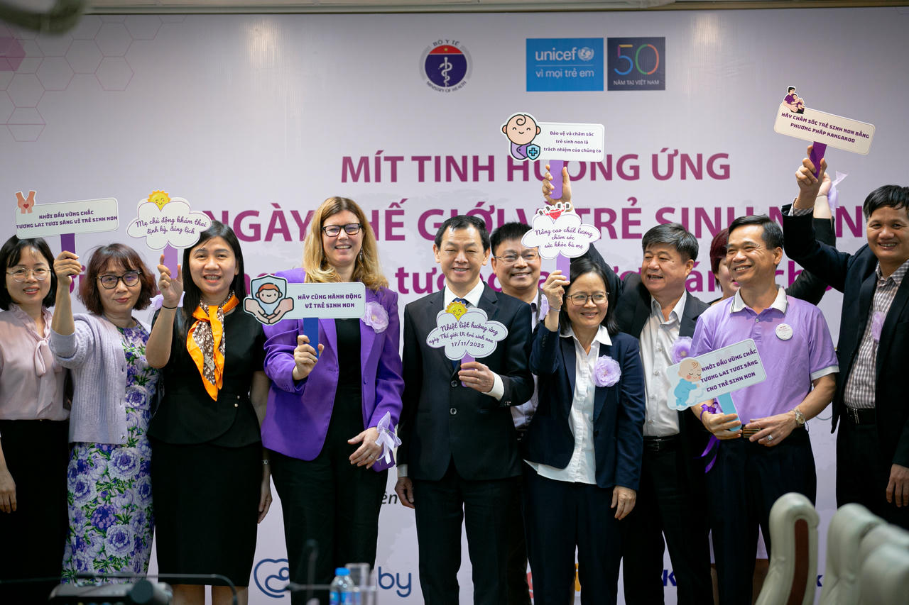 C&aacute;c đại biểu tại Lễ hưởng ứng &ldquo;Ng&agrave;y Thế giới v&igrave; trẻ sinh non&rdquo; ng&agrave;y 14/11/2025. (Nguồn: BYT)