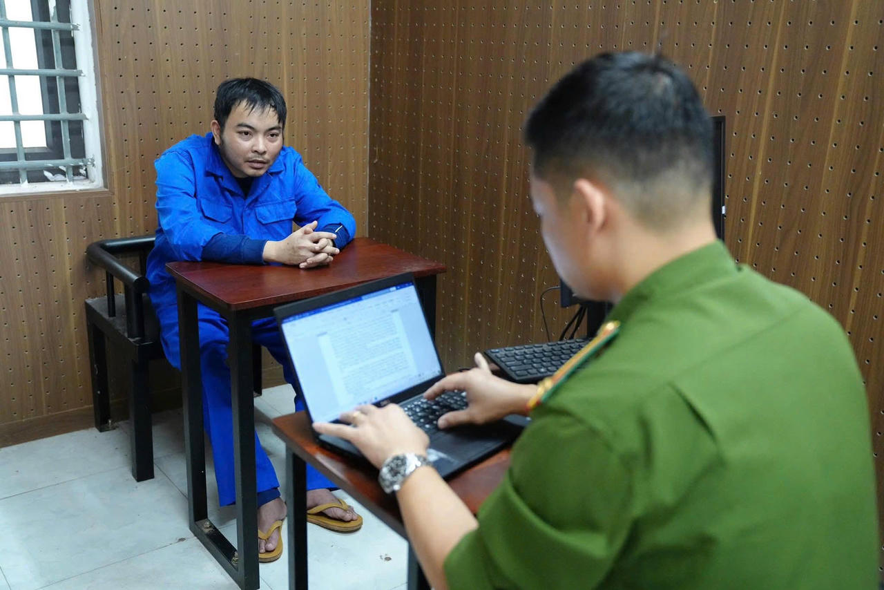 Đối tượng cầm đầu Tạ Minh Ch&acirc;u tại cơ quan C&ocirc;ng an