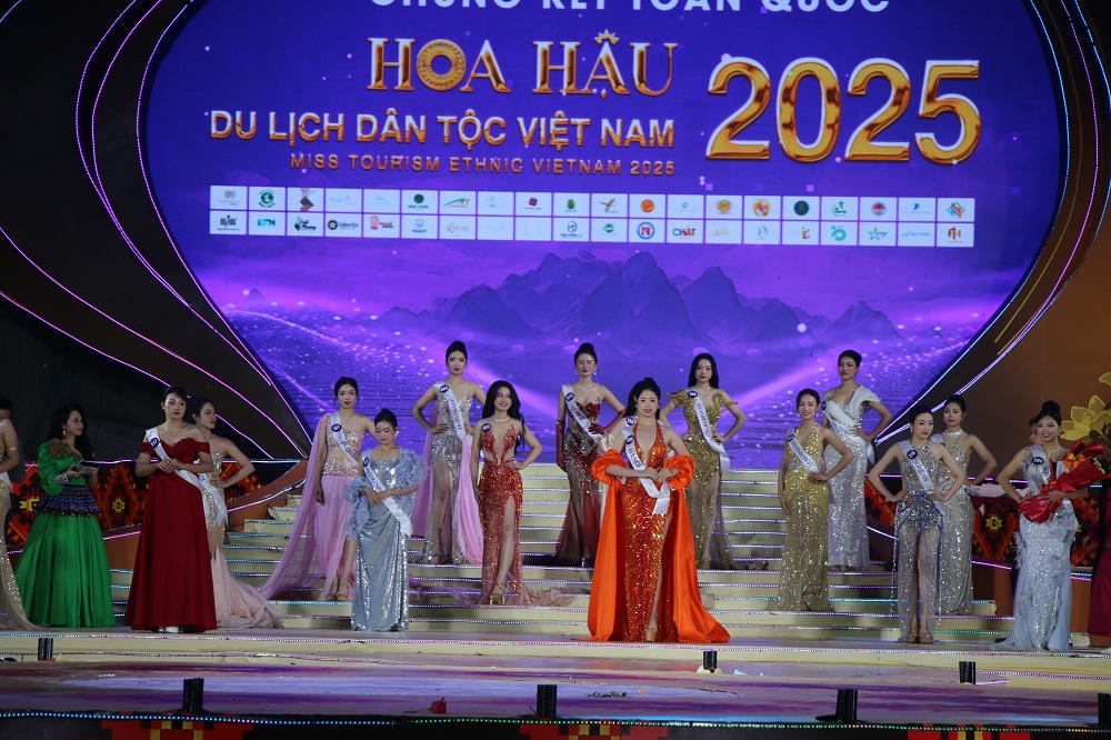 Top c&aacute;c th&iacute; sinh xuất sắc trong phần trao giải.