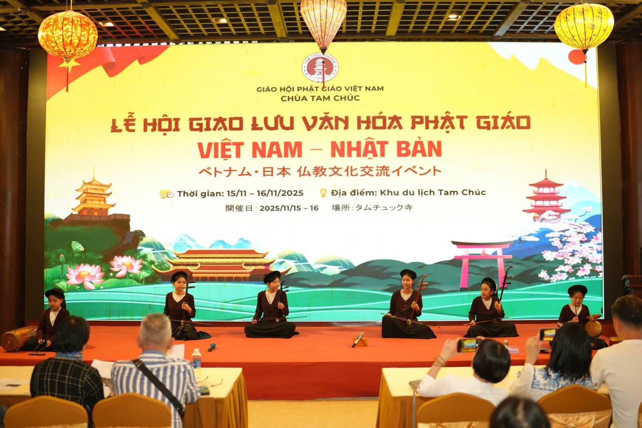 Tr&igrave;nh diễn h&aacute;t Xẩm tại lễ hội giao lưu văn h&oacute;a Phật gi&aacute;o Việt Nam - Nhật Bản tối 15/11.
