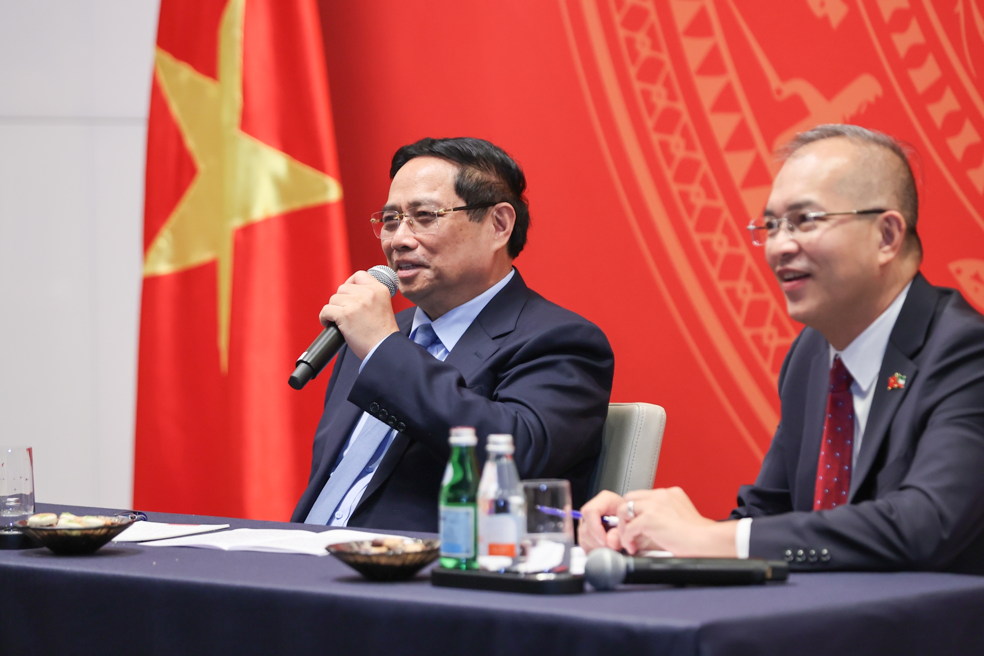 Thủ tướng Ch&iacute;nh phủ Phạm Minh Ch&iacute;nh th&ocirc;ng tin tới b&agrave; con về t&igrave;nh h&igrave;nh trong nước, đặc biệt l&agrave; những th&agrave;nh tựu đạt được kể từ khi Đổi mới - Ảnh: VGP/Nhật Bắc