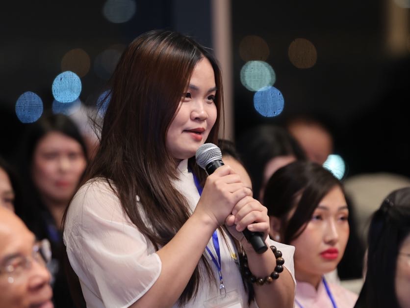 Đại diện cộng đồng người Việt tại Kuwait b&agrave;y tỏ vui mừng v&agrave; rất đỗi tự h&agrave;o được đ&oacute;n Thủ tướng Ch&iacute;nh phủ v&agrave; Phu nh&acirc;n - Ảnh: VGP/Nhật Bắc