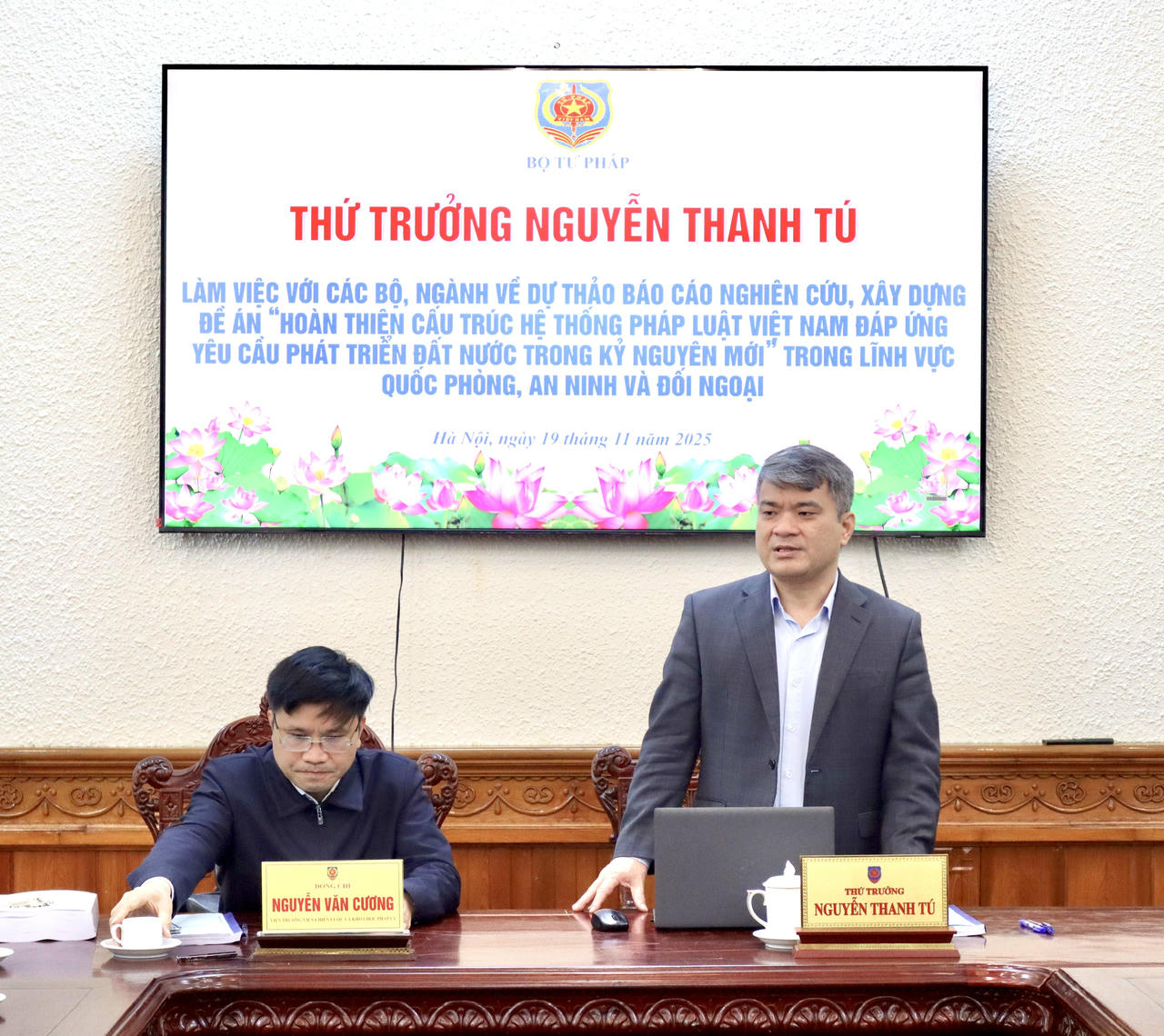 Thứ trưởng Nguy&ecirc;̃n Thanh Tú phát bi&ecirc;̉u tại bu&ocirc;̉i làm vi&ecirc;̣c.