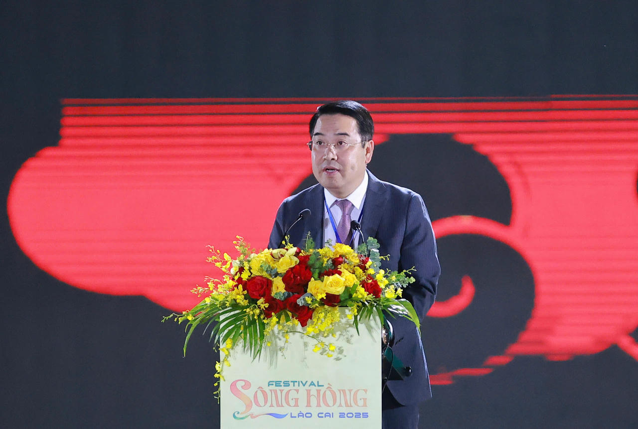 Chủ tịch UBND tỉnh Lào Cai Nguy&ecirc;̃n Tu&acirc;́n Anh phát bi&ecirc;̉u khai mạc&amp;amp;nbsp;