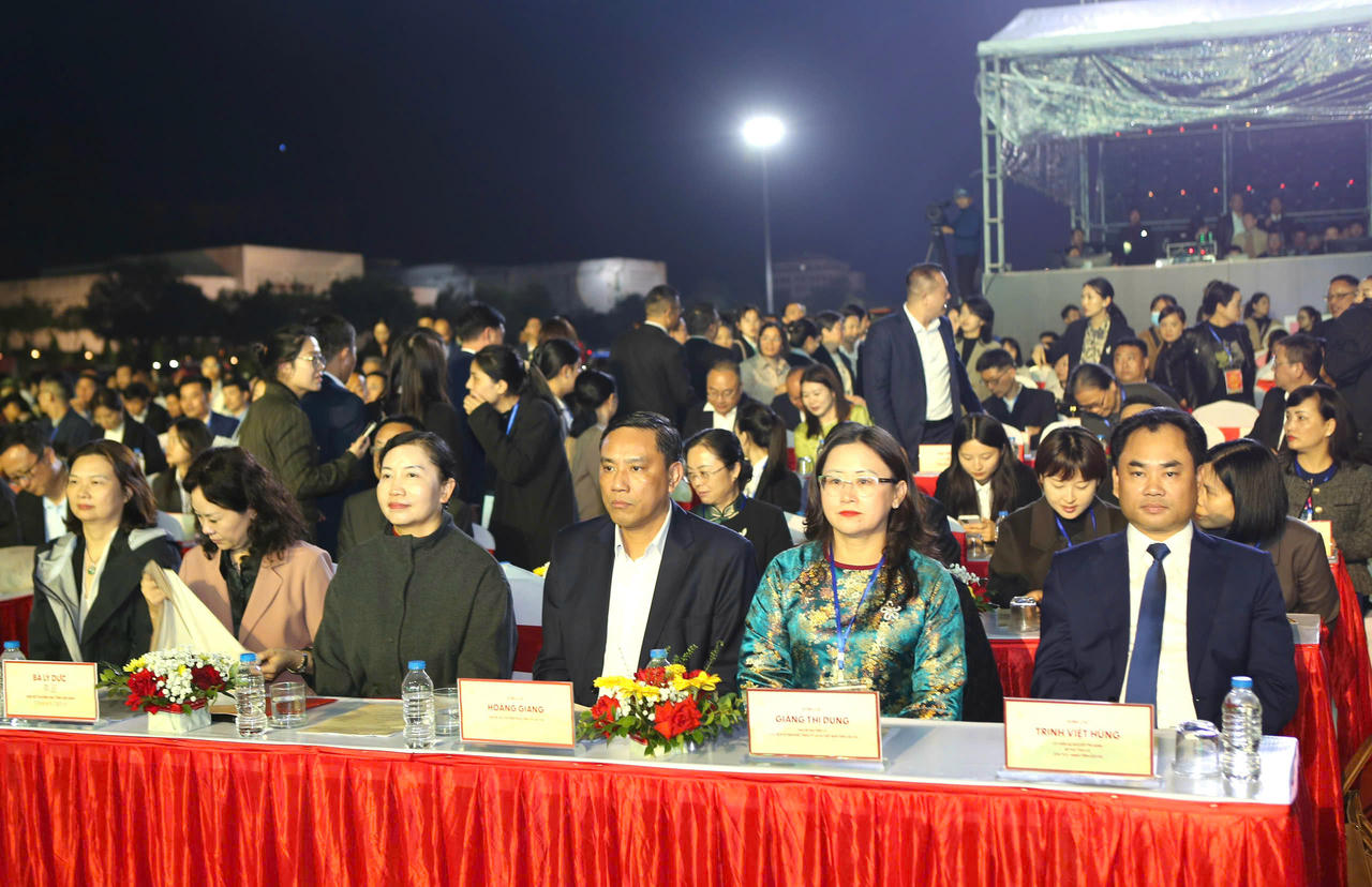 Lãnh đạo tỉnh Lào Cai tham dự L&ecirc;̃ khai mạc